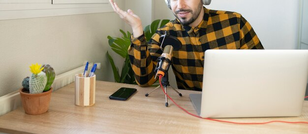Как включить внутренний микрофон ноутбука HP?